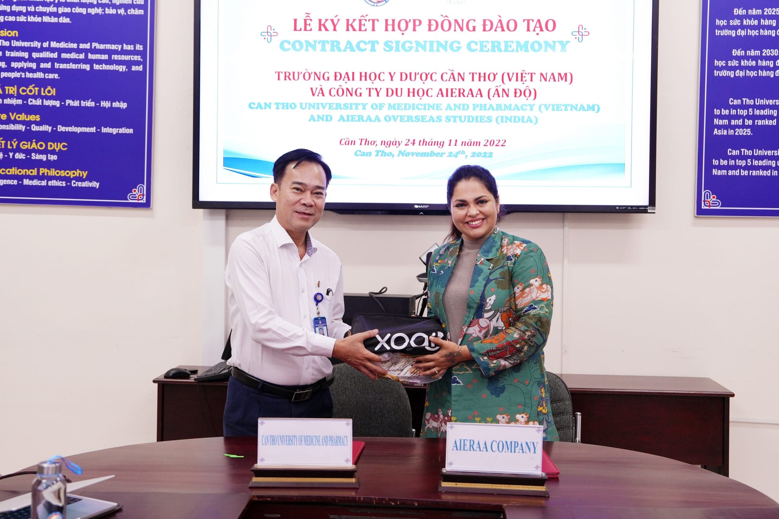 Aieraa Overseas Studies signed a contract with Can Tho University of Medicine and Pharmacy