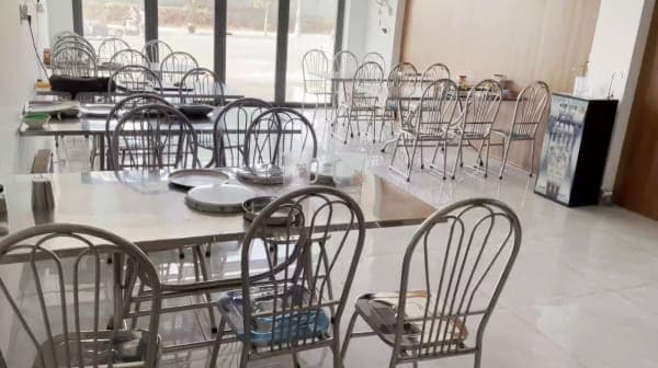 Dining hall seating — BMTU