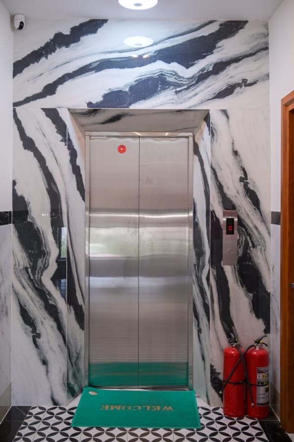 Lobby elevator — Can Tho girls hostel