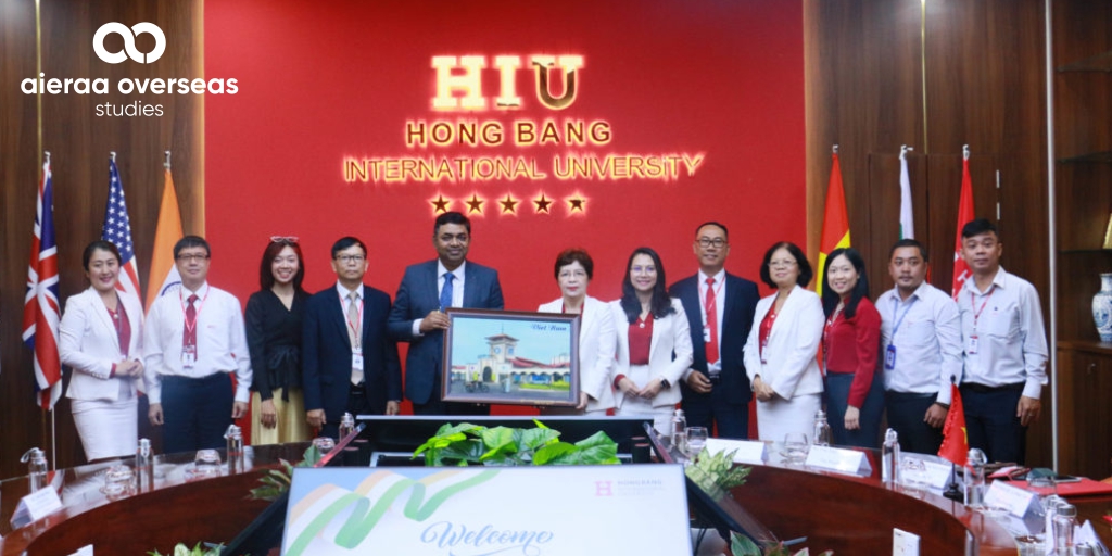The Indian Consul General pays a visit to Hong Bang International University in Ho Chi Minh City.